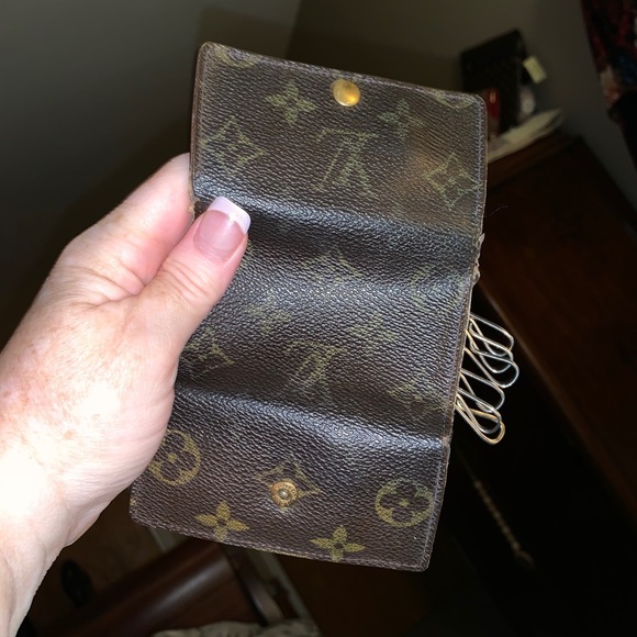 Louis Vuitton 6 key holder - Picture 10 of 12